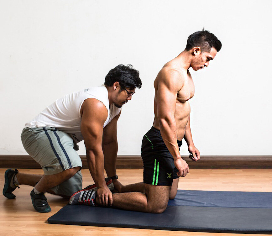 Как тренировать бицепс бедра: упражнения и программа тренировок