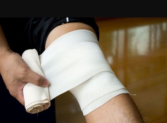 Применение эластичного бинта при травме колена