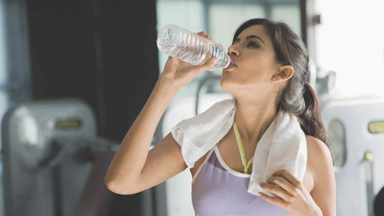 Можно ли пить воду во время тренировки?