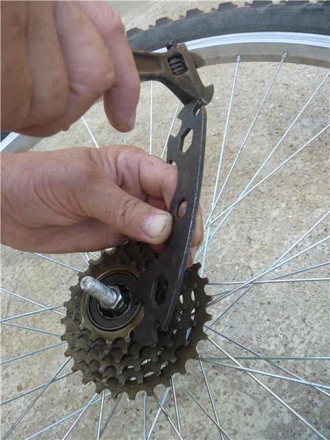 Как разобрать и произвести ремонт задней и передней втулки велосипеда
