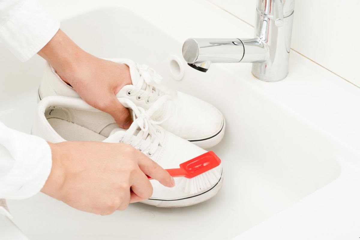 Как очистить белую подошву в домашних условиях