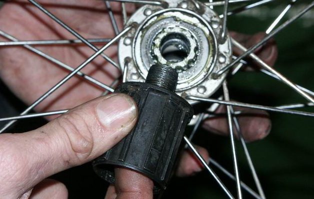 Как снять трещотку с заднего колеса велосипеда, пошаговая инструкция