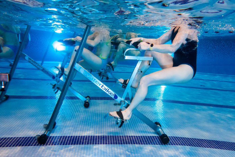 Какие мышцы работают при плавании? что именно развивает плавание?