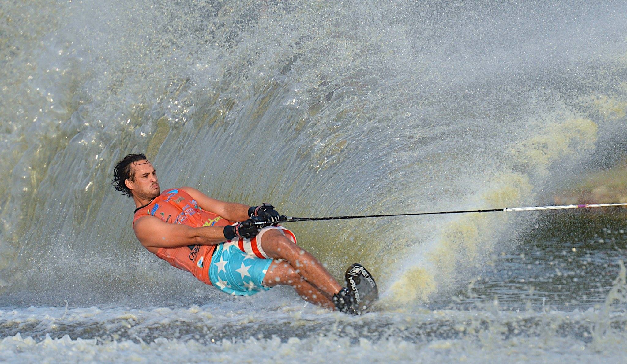 Как научиться кататься на водных лыжах