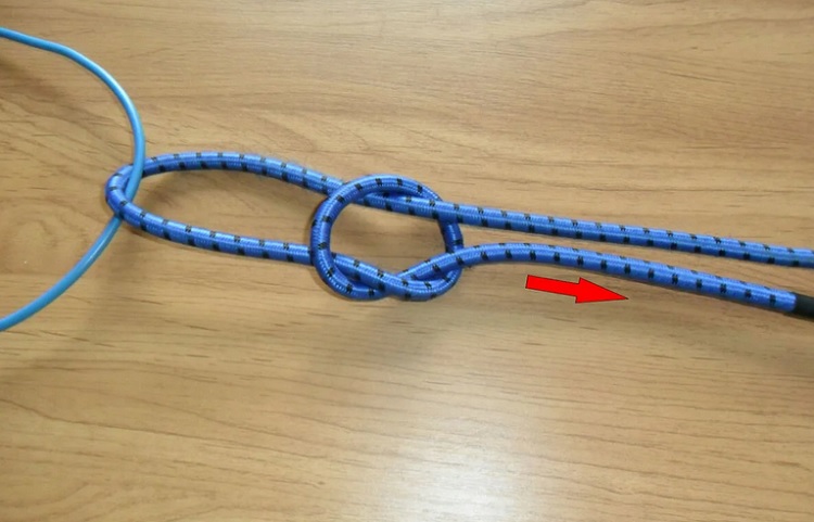 Самозатягивающийся кнутовой узел (поводковый, snell knot)