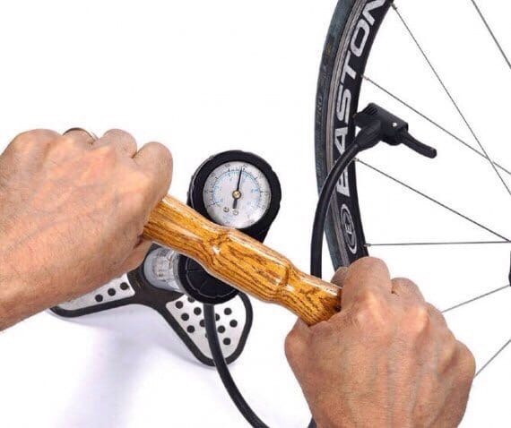 Какое оптимальное давление в велосипедных шинах или как правильно накачать колесо велосипеда