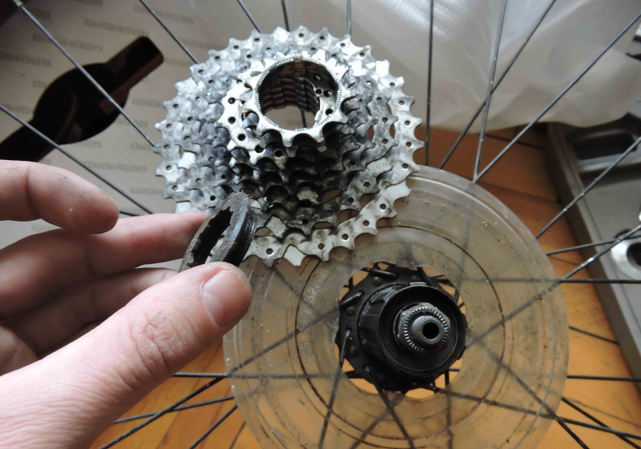 Как разобрать или собрать заднее колесо скоростного велосипеда