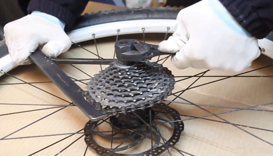Как снять звездочку с заднего колеса велосипеда без съемника