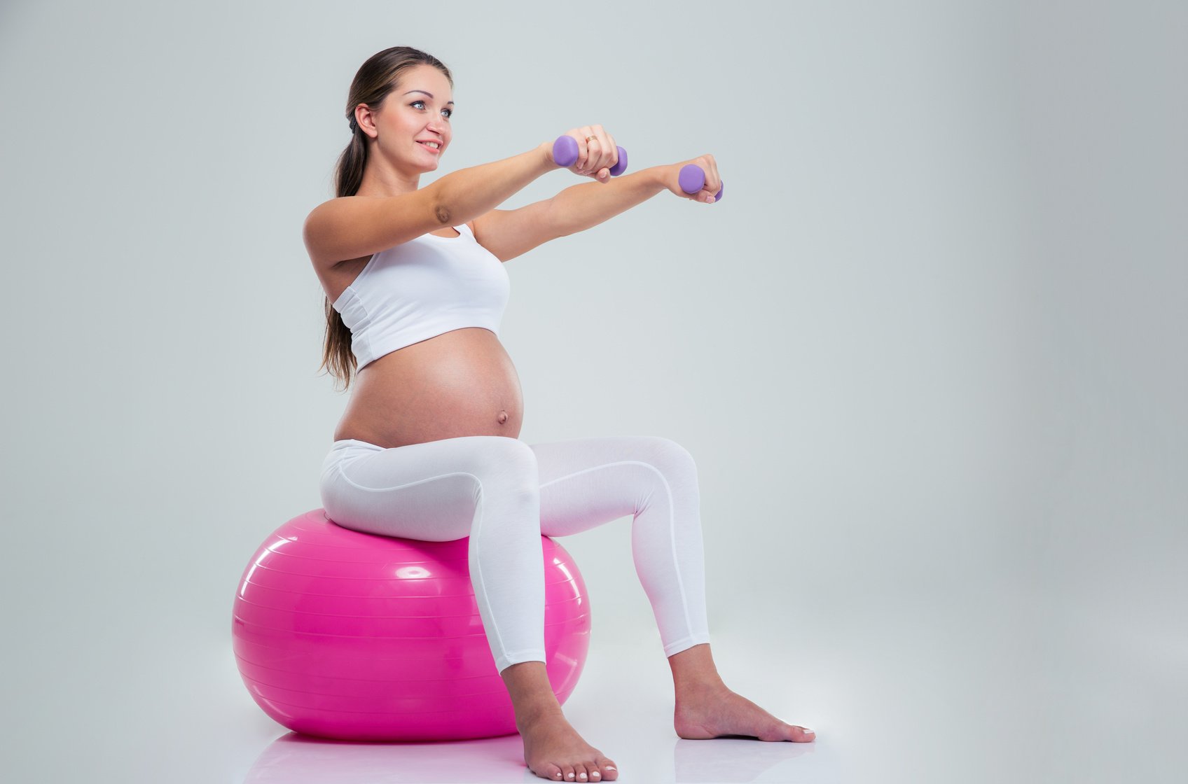 Фитбол для беременных, показания, выбор мяча, занятия до и после родов