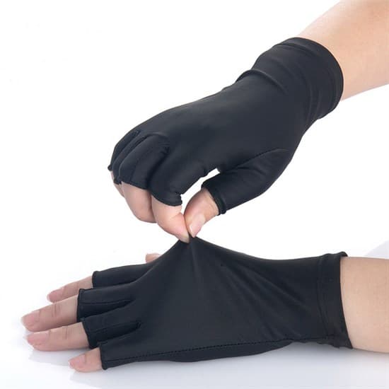 Перчатки без пальцев: как они называются, для чего используются?