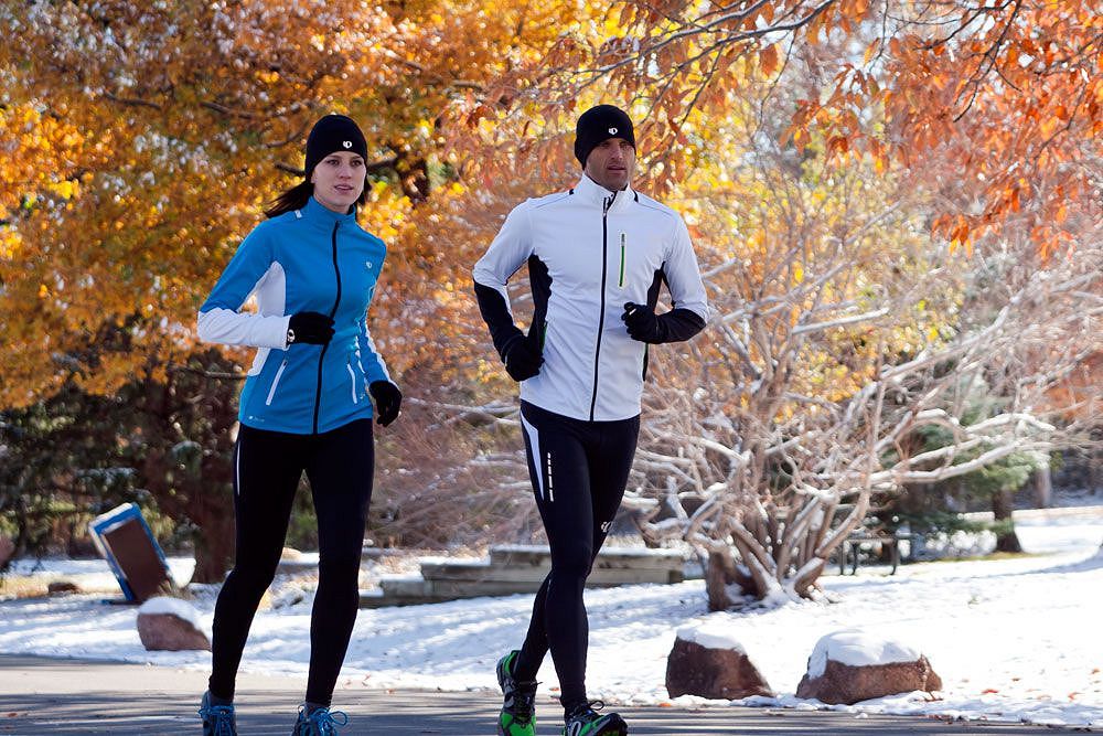 Одежда для бега мужская и женская: в чем бегать осенью, зимой, весной и летом