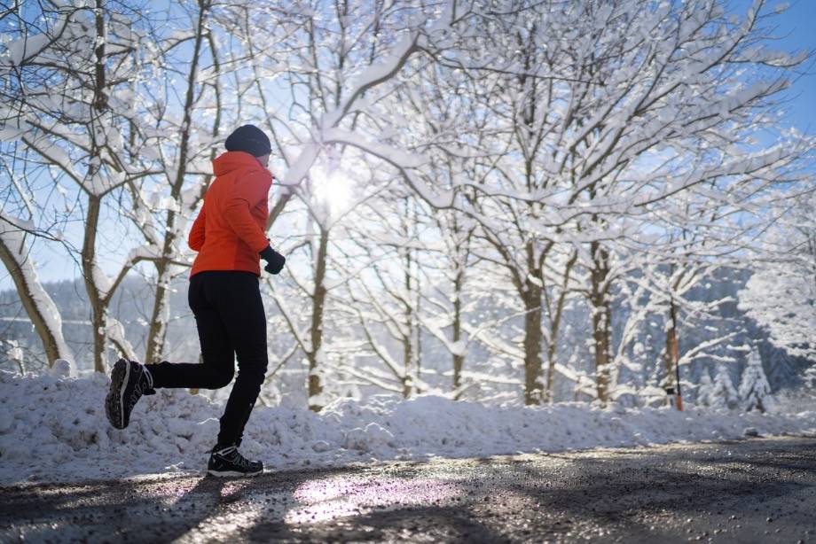 Как бегать зимой на улице - правильный подход к пробежкам 