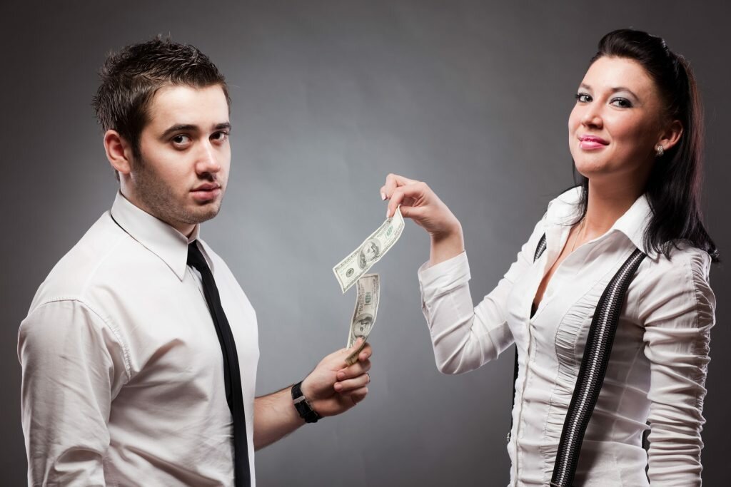 Стоит ли женщине работать и зарабатывать деньги: взгляд с разных сторон