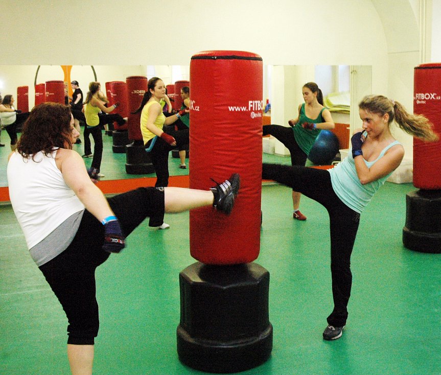 Бокс для девушек: польза, выбор секции, формы, первые занятия