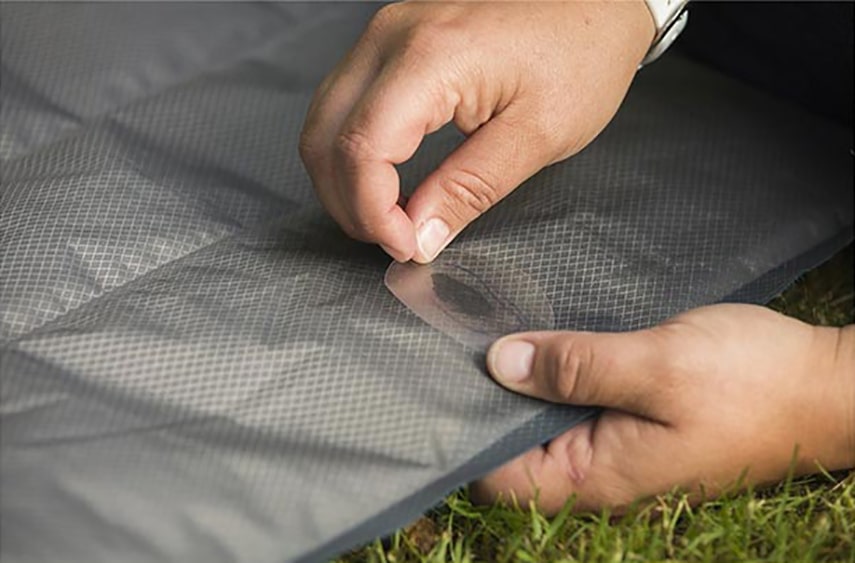 Как починить прохудившийся надувной матрас?