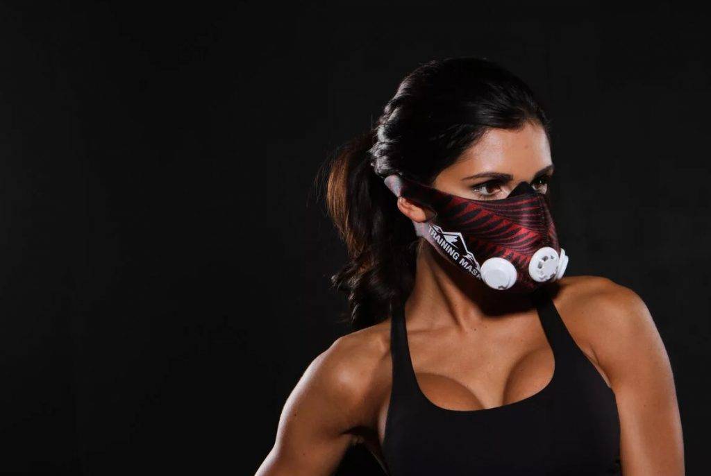 Тренировочная маска для бега или гипоксическая маска – вред и польза