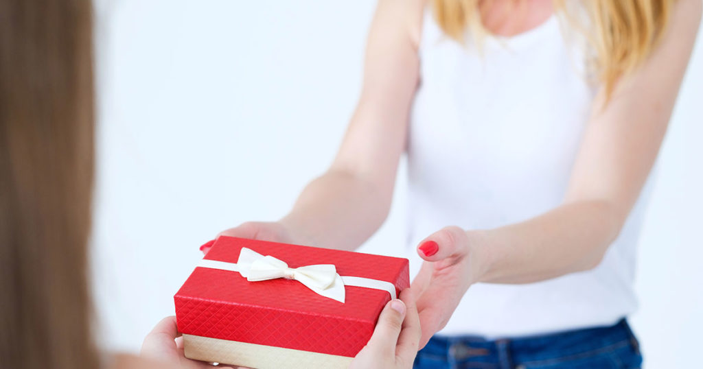 Топ 10 подарков которые не стоит дарить девушке
