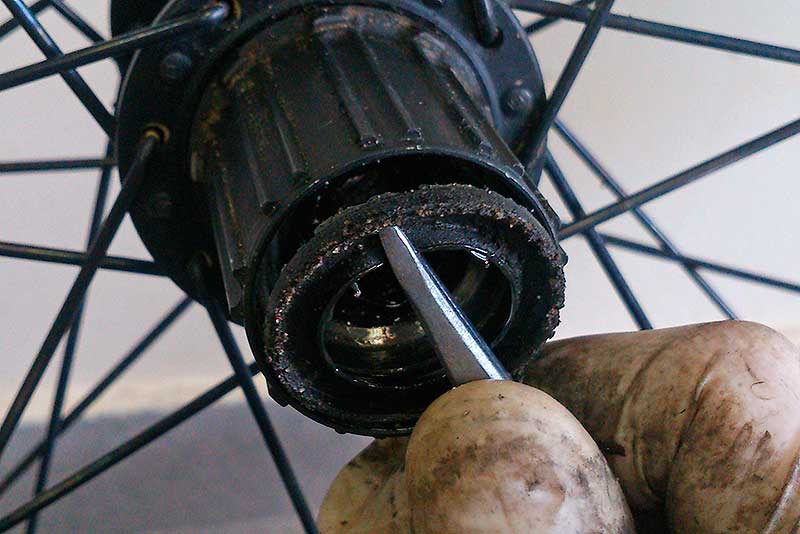 Люфт заднего колеса велосипеда: как устранить шатание заднего колеса