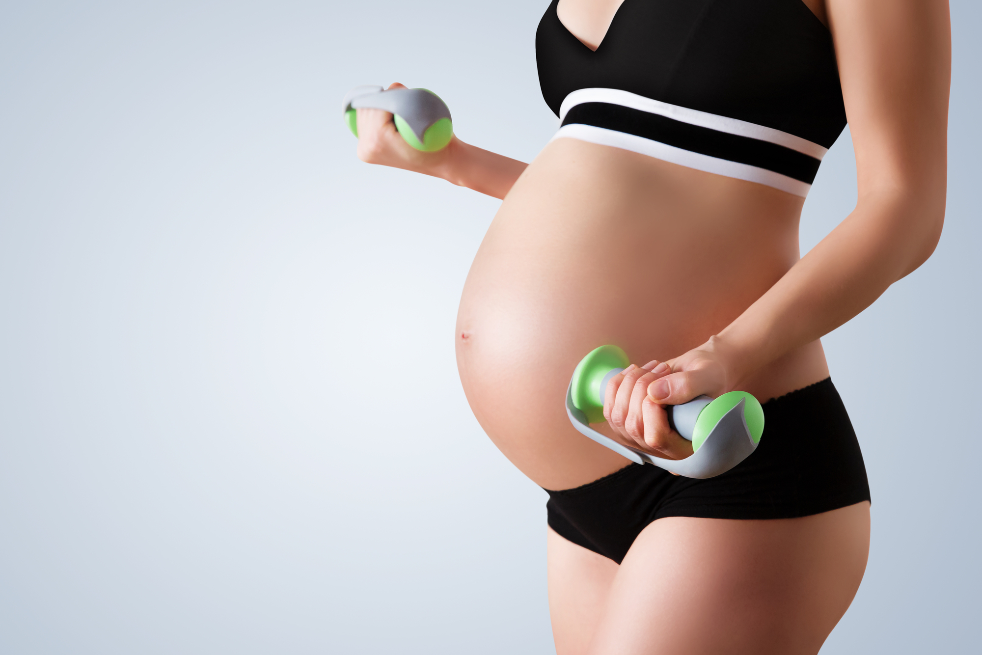 Фитнес для беременных: когда лучше заниматься, какие виды лучше подходят