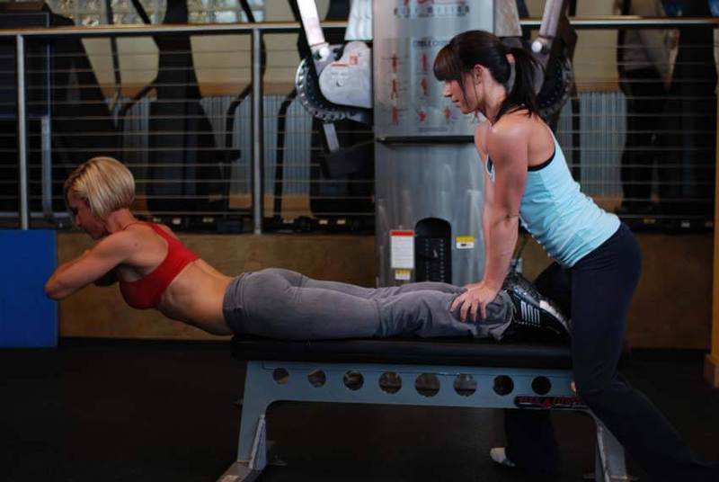 Тренировка спины девушкам: видео лучших, самых эффективных упражнений для дома и тренажерного зала