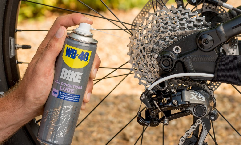 Зачем нужна смазка для велосипедной цепи, какие способы существуют, виды смазки, как подготовиться к очистке и смазки цепи.