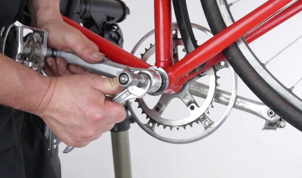 Как смазать каретку велосипеда без разборки? практическая статья.
