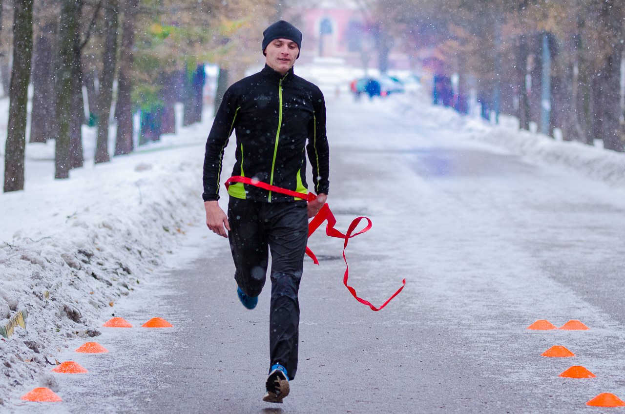 10 вариантов зимних тренировок для бегунов на улице и в помещении